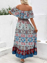 Robe longue fendue à épaules dénudées imprimée